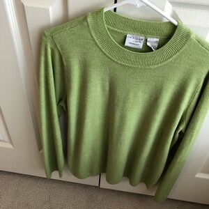 Light green long sleeves sweater